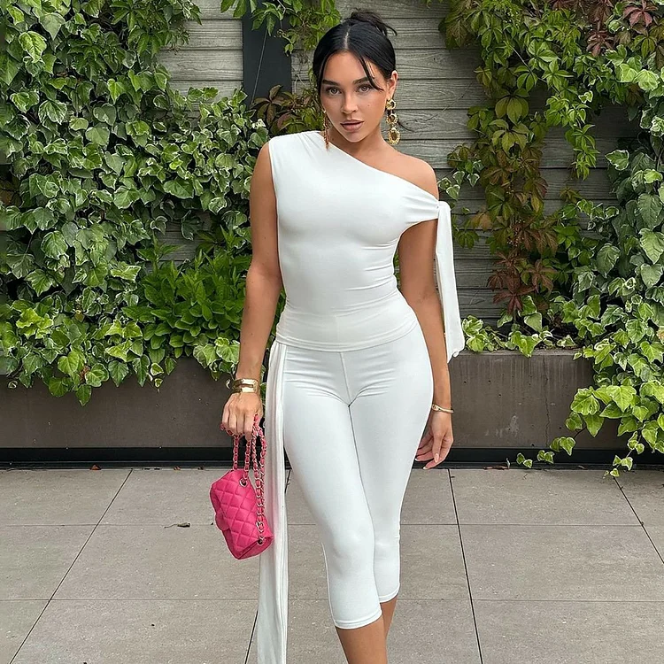 Women's Solid Asymmetrical Neck Knot Design Top & High Waist Capri Pants Two-piece Set