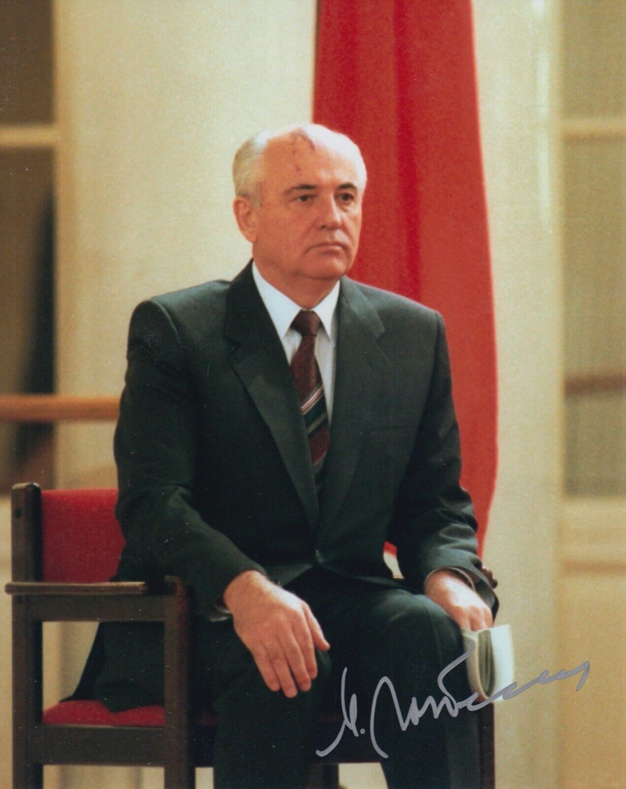 MIKHAIL GORBACHEV HAND SIGNED 10X8 Photo Poster painting RUSSIAN PRESIDENT AUTOGRAPH 1