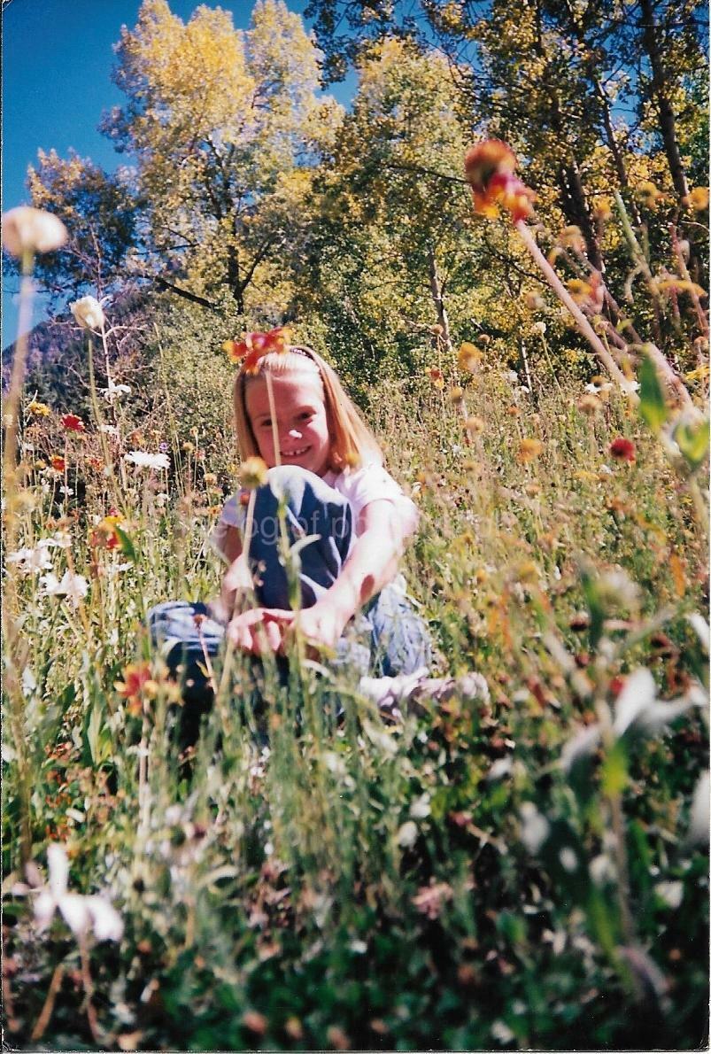 FOUND Photo Poster paintingGRAPH Color FLOWER GIRL Original Snapshot VINTAGE 17 44 G