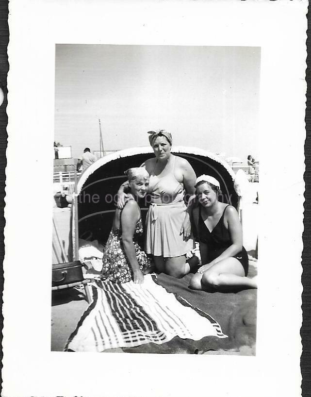 A DAY AT THE BEACH Vintage FOUND' FAMILY Photo Poster painting bw Original Snapshot JD 19 30 B