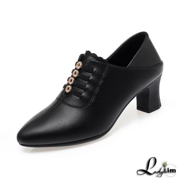 Fashionable and Minimalist winter Shoes