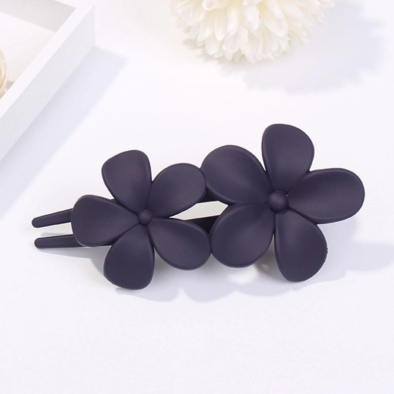 Minimalist Solid Color Flower Plastic Hair Clip