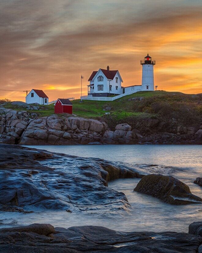 CAPE NEDDICK LIGHTHOUSE 8X10 Photo Poster painting LIGHT HOUSE PICTURE MAINE NUBBLE DARK SKY