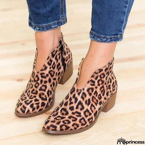Cool and elegant Boots
