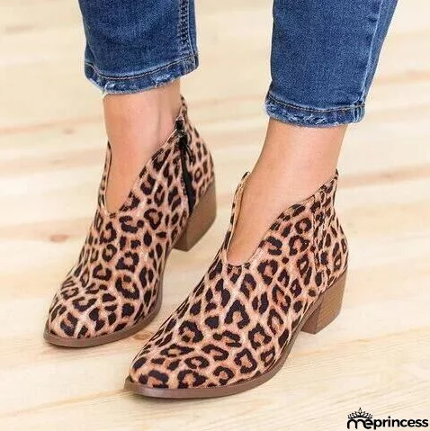 Cool and elegant Boots
