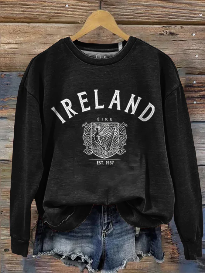 VChics Ireland Art Print Vintage Cozy Sweatshirt