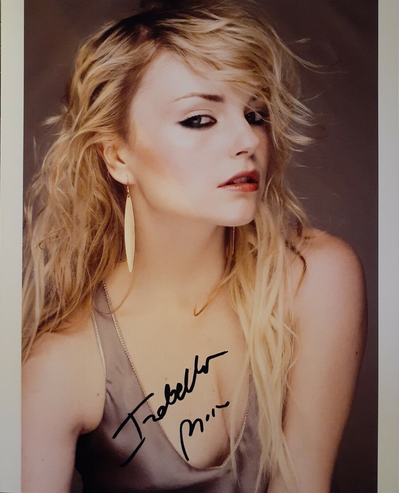 Izabella Miko signed 8x10