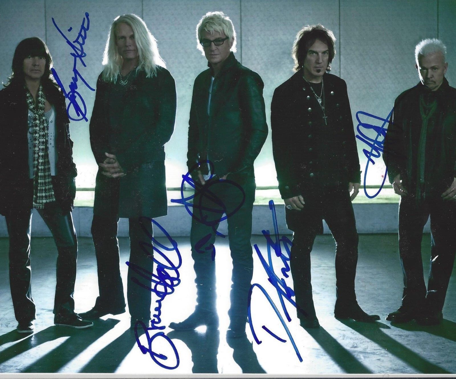 REO Speedwagon Autographed 8x10 Keep On Lovin' YouA191