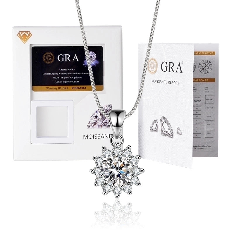 925 Sterling Silver Moissanite Plating Inlay Heart Shape Crown Pendant Necklace