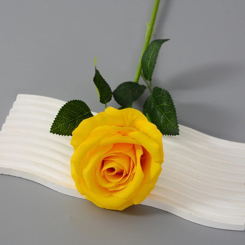 Lifelike Artificial Flowers Suitable For Office Cultural Environment High Quality Silk Flowers