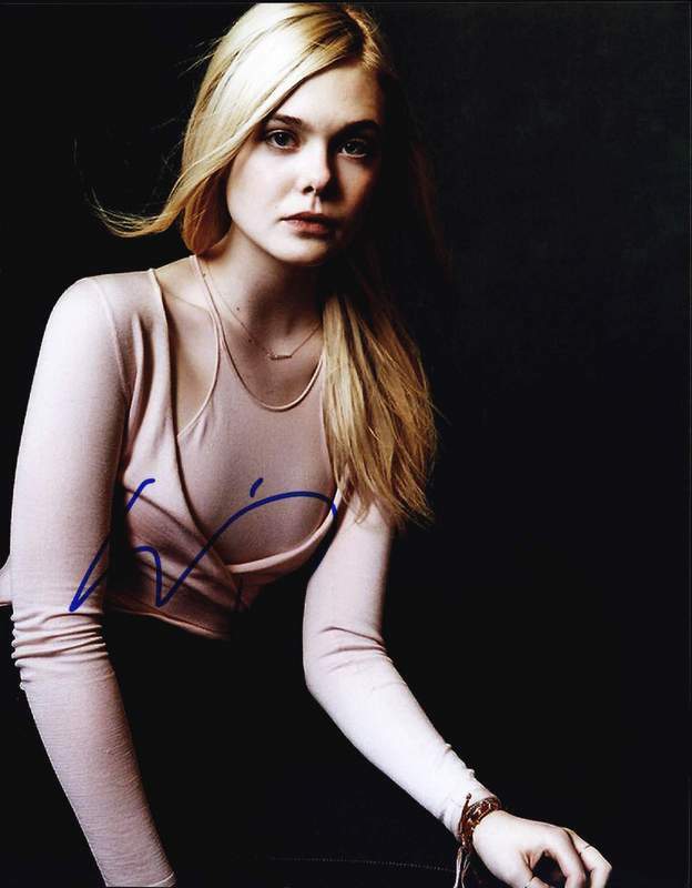 Elle Fanning authentic signed celebrity 8x10 Photo Poster painting W/Cert Autographed A0002