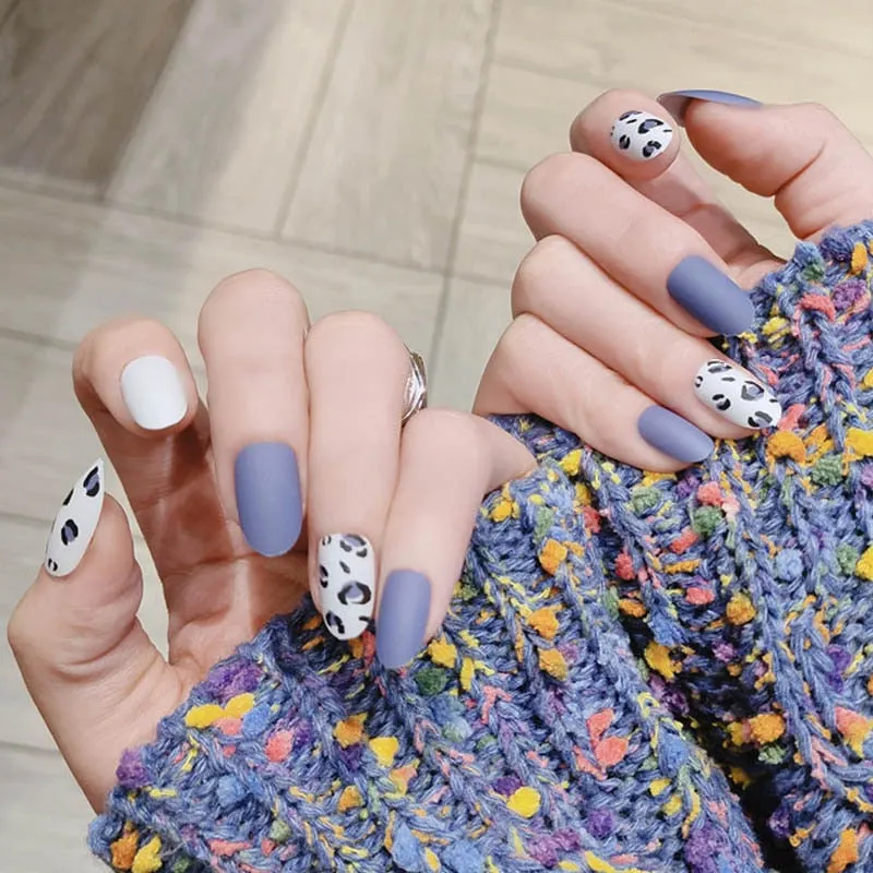 24PCS/box Fashionable Blue and Graffiti Pattern Wearable Fake Nails press on Short oval Head Lady Full Cover Finished Fingernail-Nail Inspo