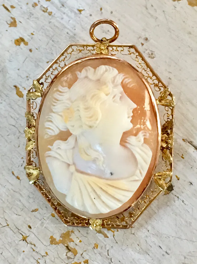 Antique Shell Cameo Pendant Brooch 10K Gold Filigree