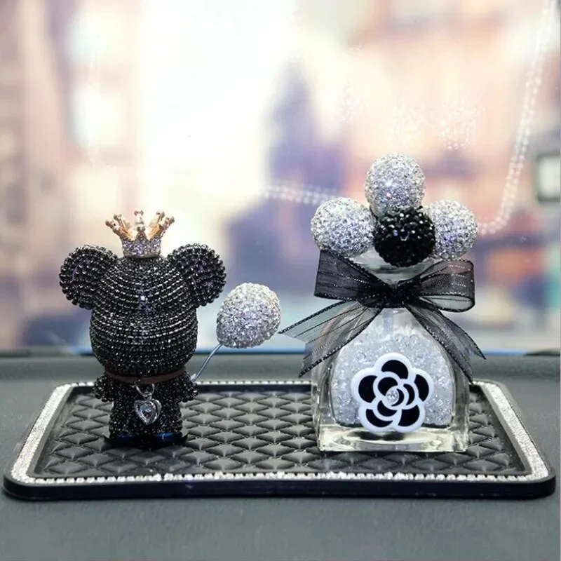 Creative new product car outlet perfume clip diamond violent bear aromatherapy light fragrance cute car decoration supplies