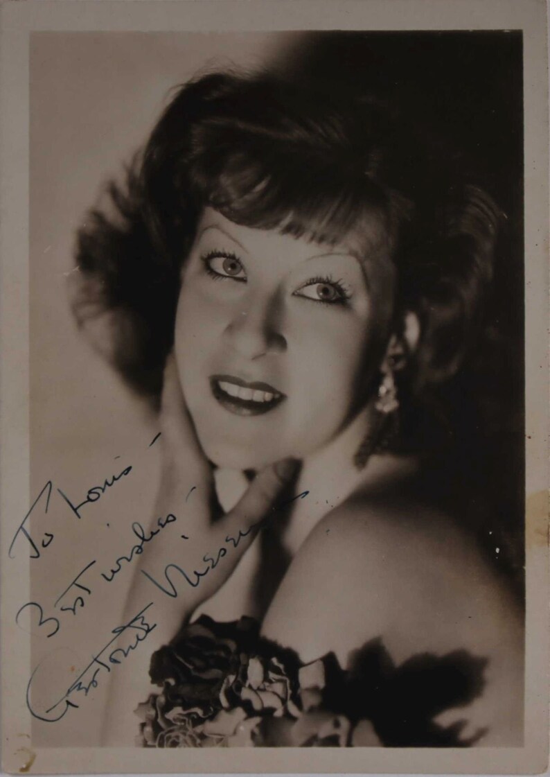 Gertrude Niesen (d. 1975) Signed Autographed Vintage Glossy 5x7 Photo Poster painting - COA Matching Holograms