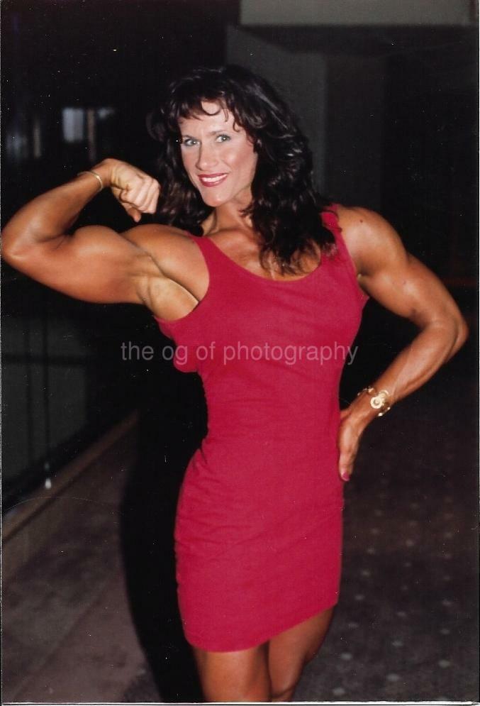 PRETTY BUFF WOMAN 80's 90's FOUND Photo Poster painting Color MUSCLE GIRL Original EN 110 30 P