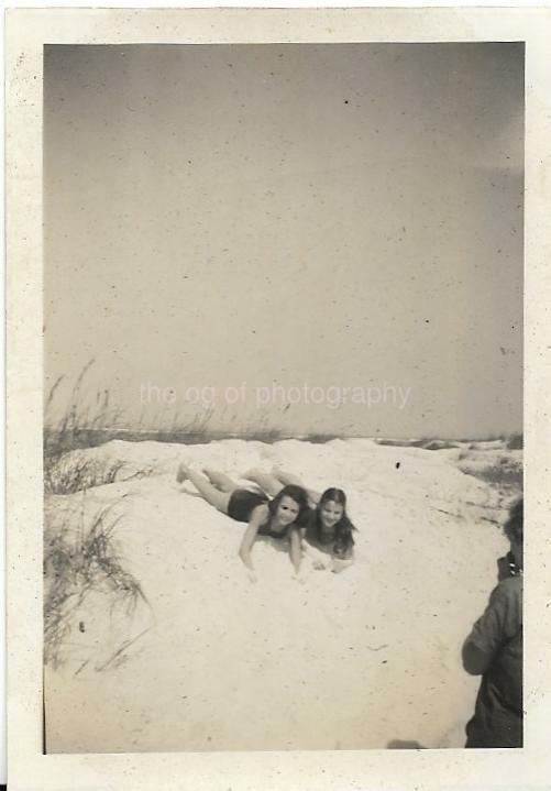 Vintage Snapshot SMALL FOUND Photo Poster paintingGRAPH bw A DAY AT THE BEACH Original 19 25 C