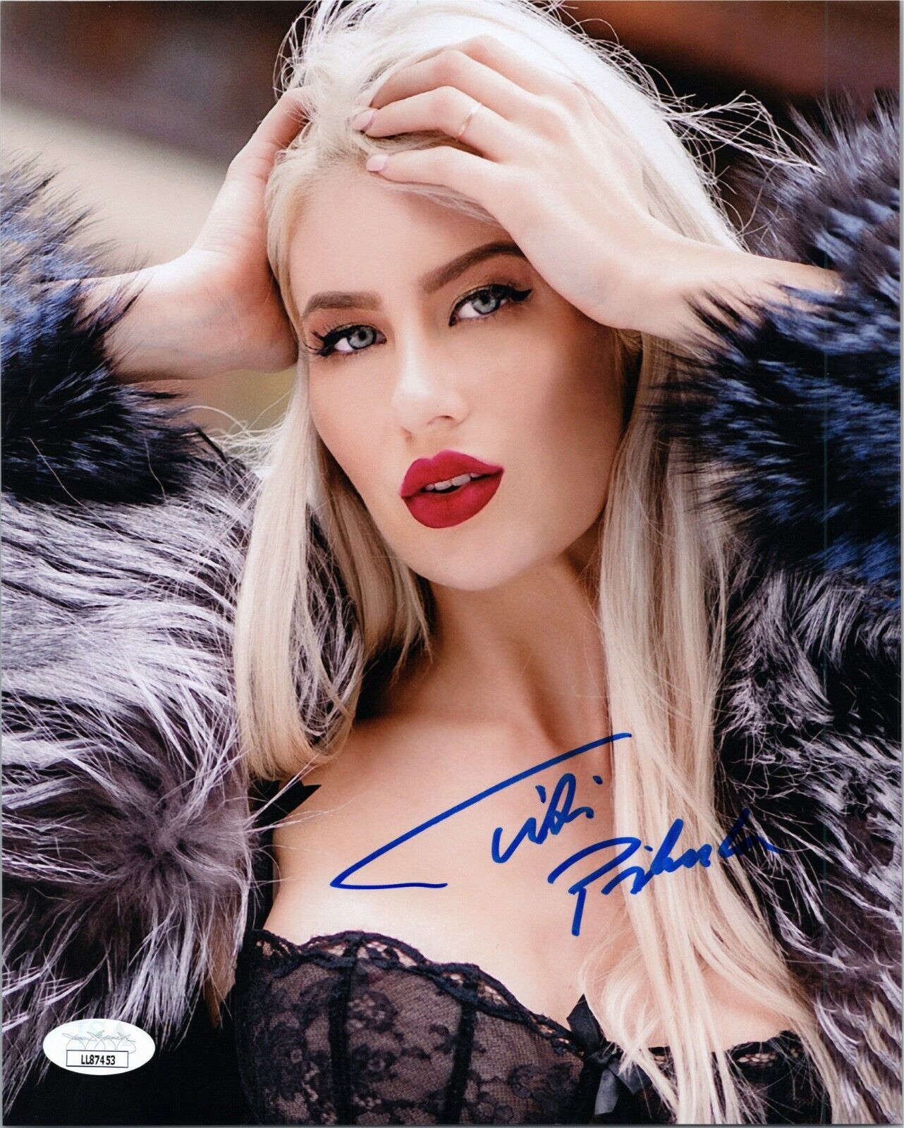 TITI PIKULA Authentic Hand-Signed SEXY Instagram Model