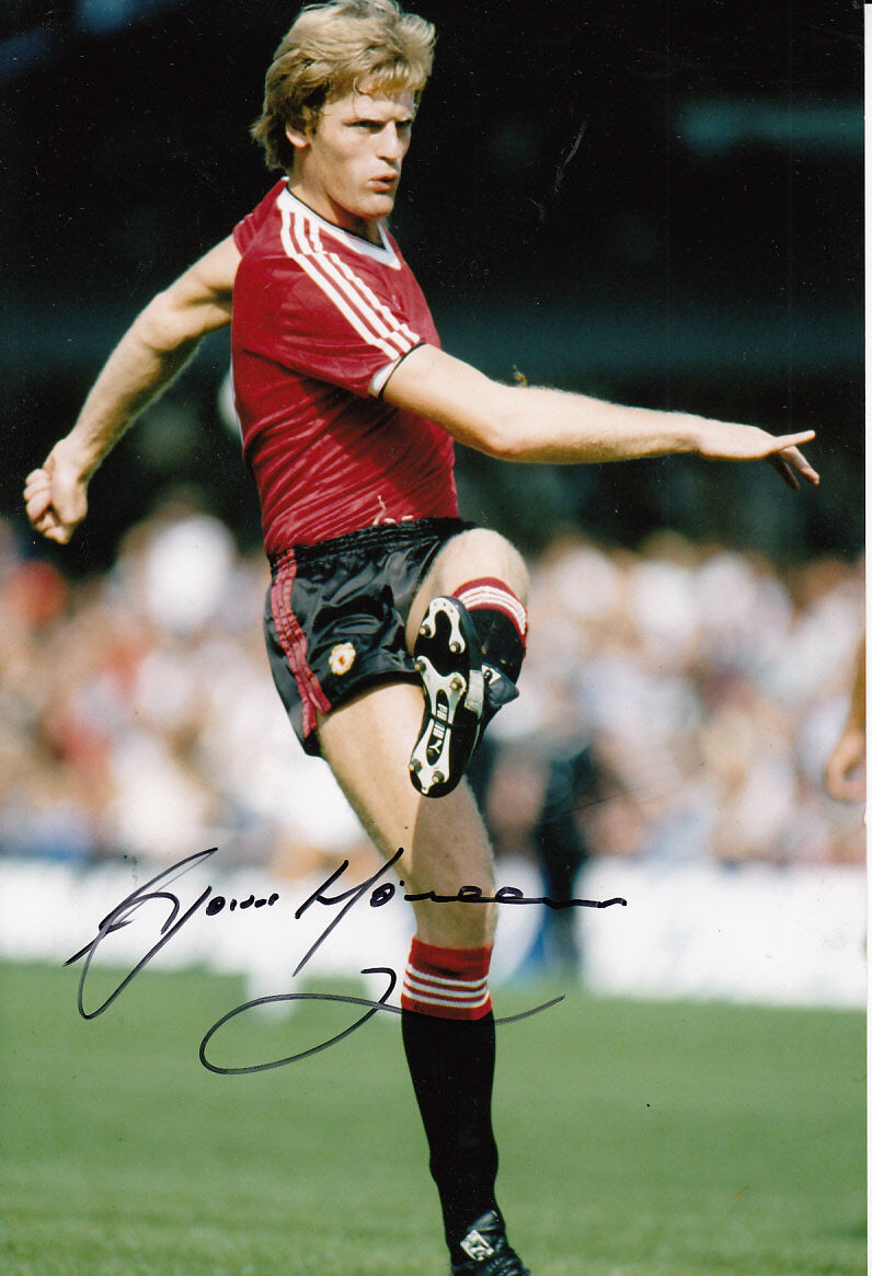 Manchester United Hand Signed Gordon McQueen Photo Poster painting 12x8.