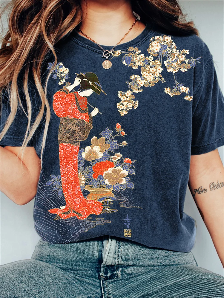 Elegant Japanese Geisha with Flowers Art Vintage T Shirt