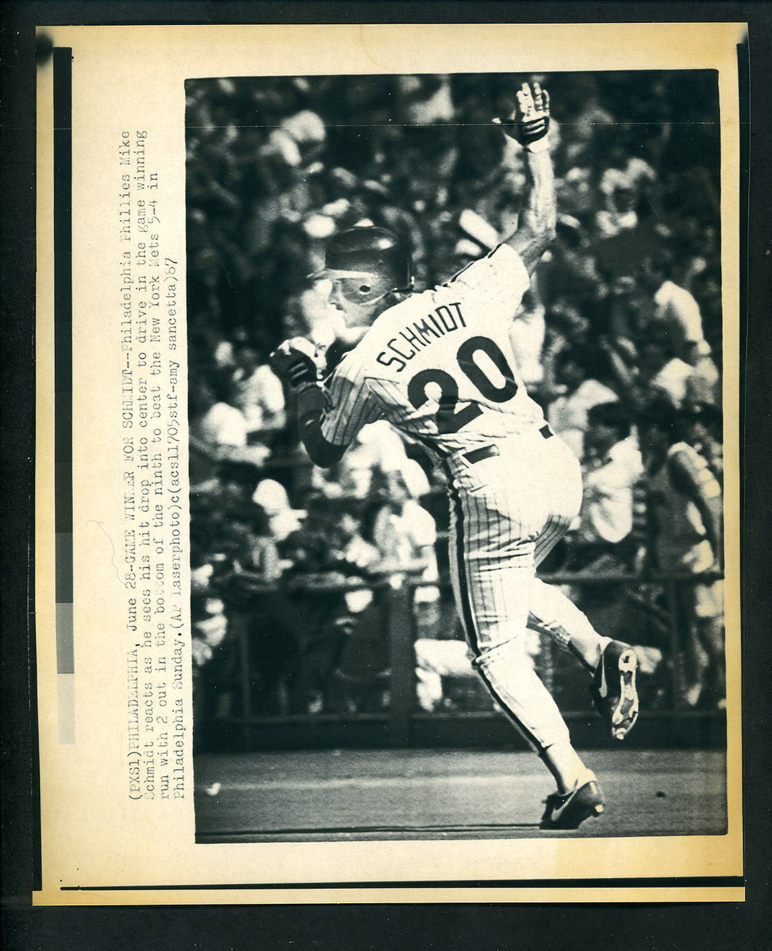 Mike Schmidt game winning hit 1987 Press Photo Poster painting Philadelphia Phillies