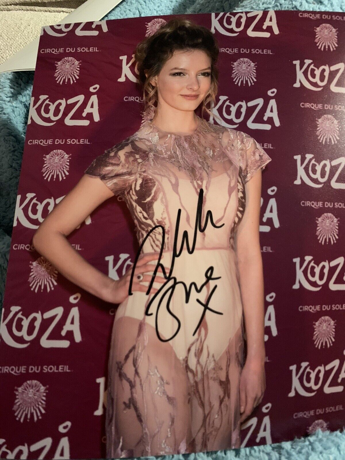 DAKOTA BLUE RICHARDS Signed 10x8 Sexy Photo Poster paintinggraph