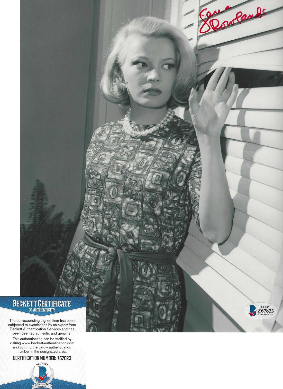 GENA ROWLANDS SIGNED 'GLORIA' 8x10 MOVIE Photo Poster painting ACTRESS 3 BECKETT BAS COA
