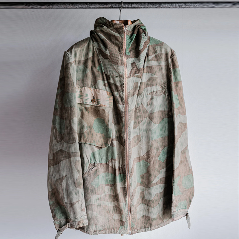 Vintage Men's Hooded Camouflage Zip-Up Jacket
