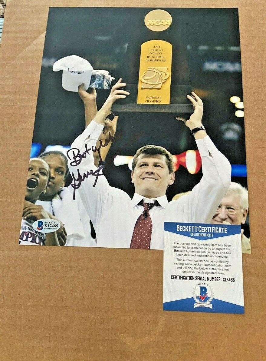 GENO AURIEMMA SIGNED UCONN 8X10 Photo Poster painting BECKETT CERTIFIED #2