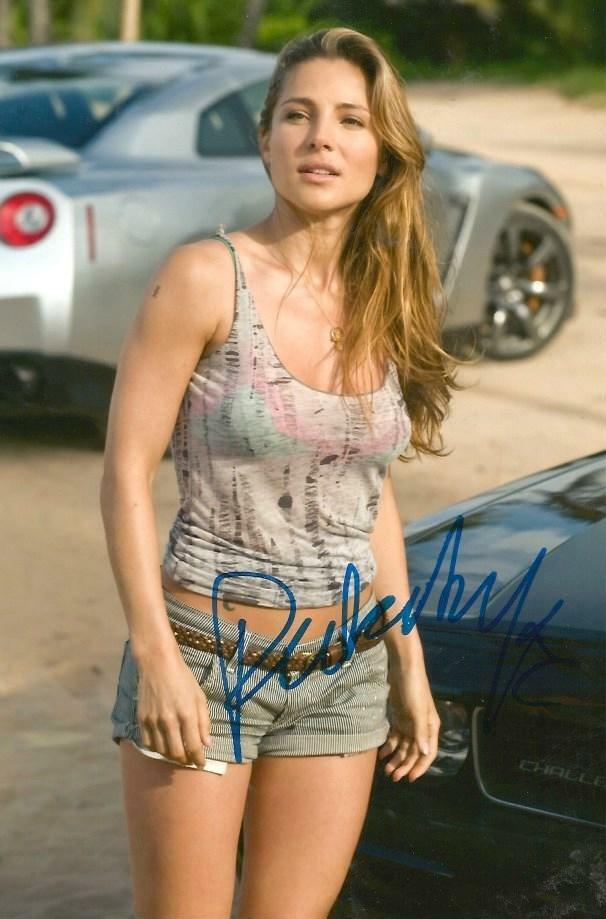 Elsa Pataky ACTRESS AND MODEL autograph, In-Person signed Photo Poster painting