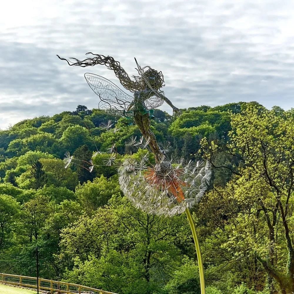 Wayne Wallace 🧚Wonderland-like Winter Garden Decoration