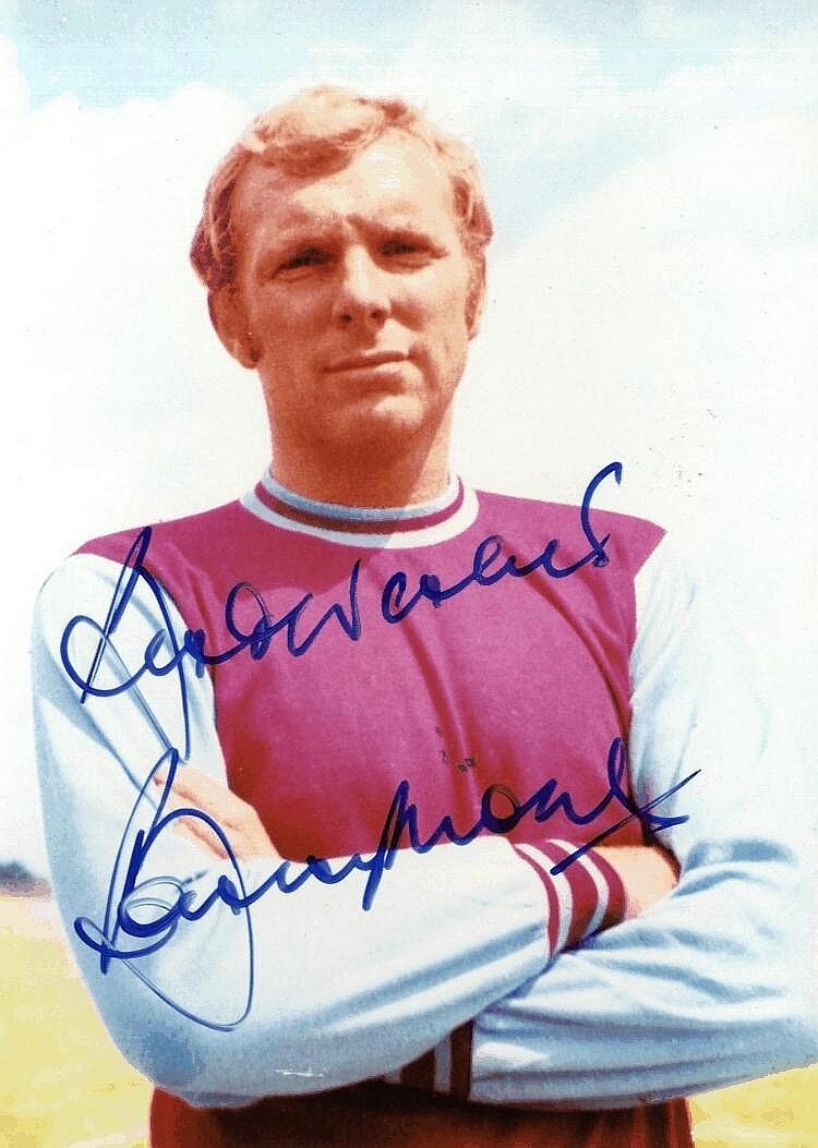 BOBBY MOORE Signed Photo Poster paintinggraph - West Ham United & England - Preprint