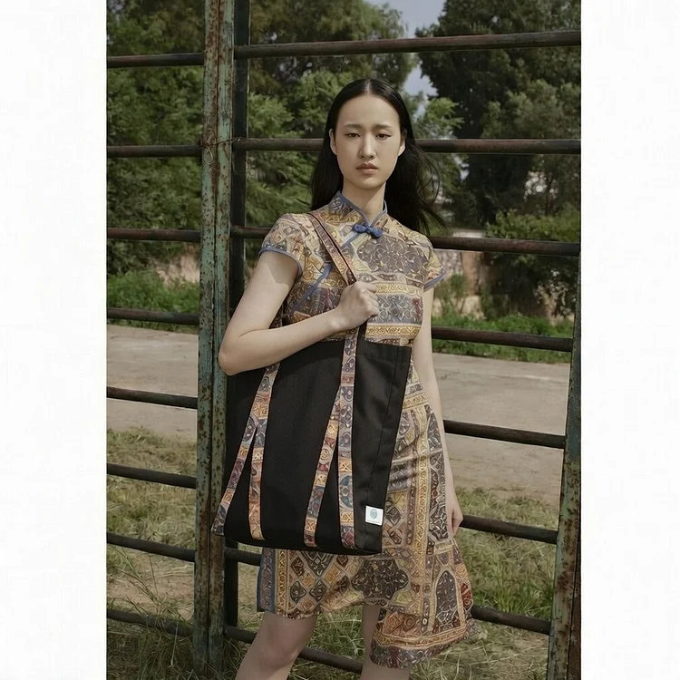 AGA KHAN MUSEUM X JUMA Shahnameh Tote Bag  - 3 Recycled Water Bottles - Black