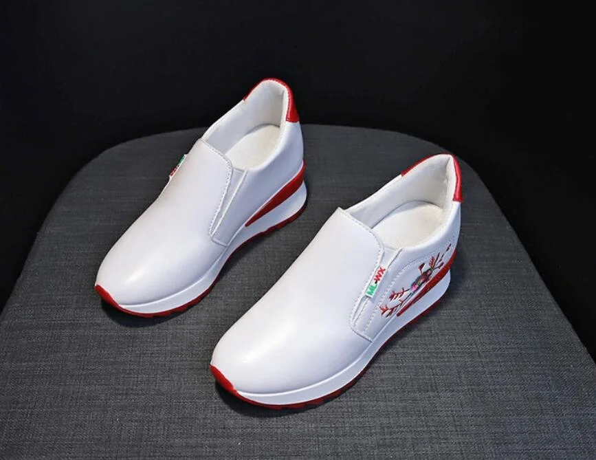 NEW Brand Women Casual Shoes Woman Sneakers Fashion Breathable PU Leather Platform White Women Shoes Soft Footwears Embroidered