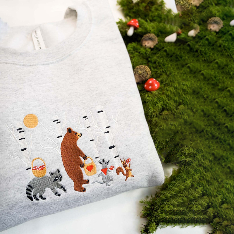 Forest Animal Print Women's Round Neck Sweatshirt artswardrobe