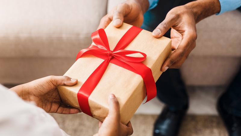 8 Meaningful Gifts for a Friend | Fastweb