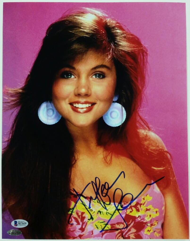 Tiffani Thiessen Signed 11x14 Photo Poster painting #2 Kelly Kapowski Auto w/ Beckett BAS COA