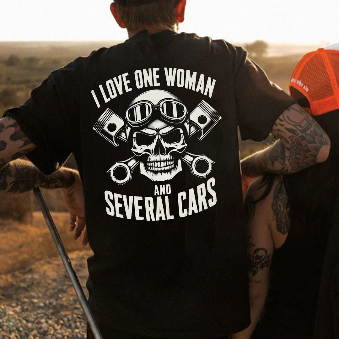 I LOVE ONE WOMAN AND SEVERAL CARS Helmet Skull Print Men's T-shirt