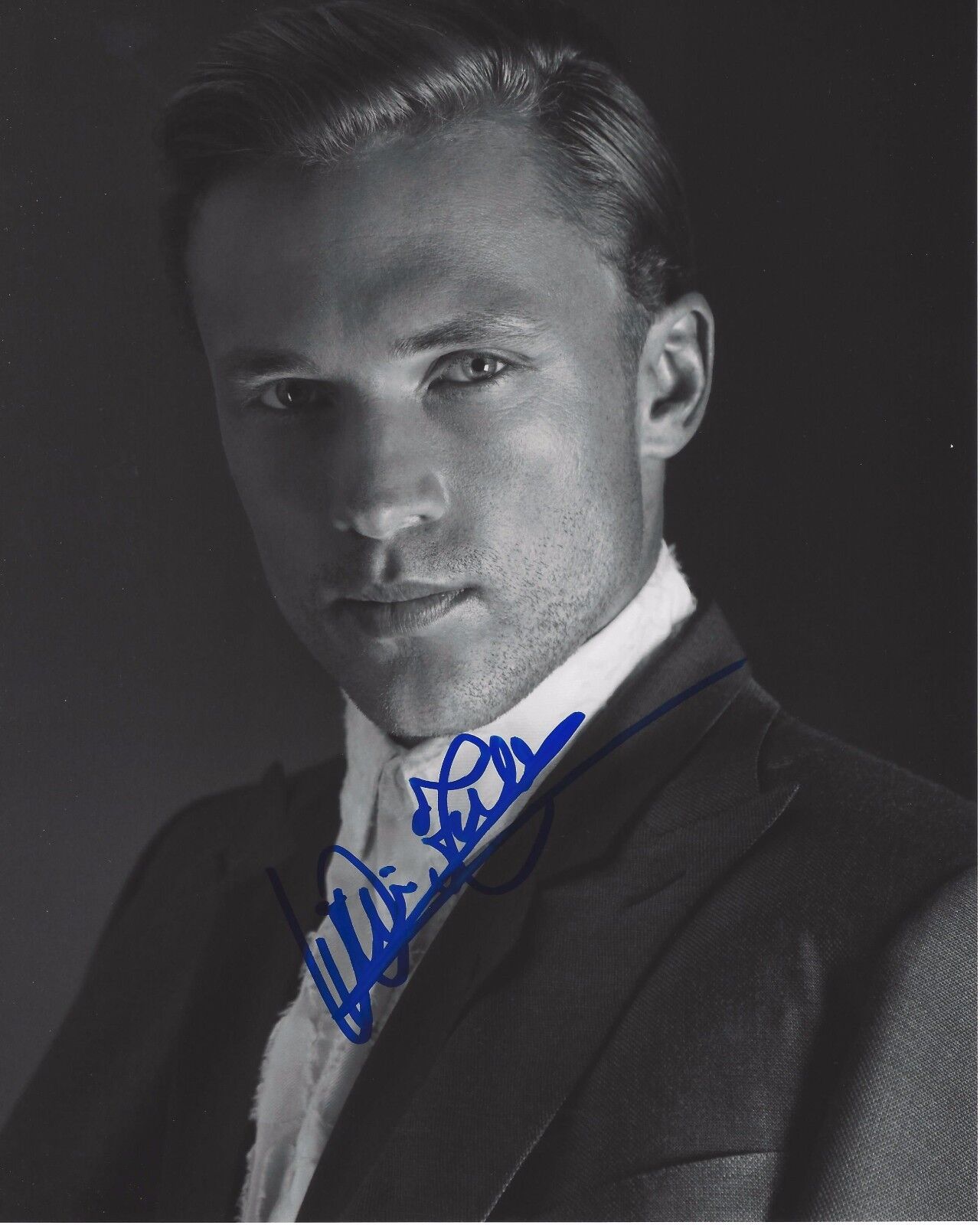 ACTOR WILLIAM MOSELEY SIGNED THE CHRONICLES OF NARNIA 8X10 Photo Poster painting A W/COA ROYALS