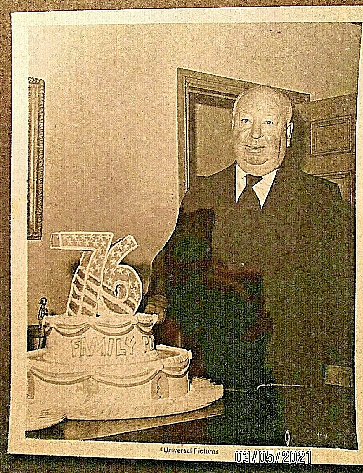 ALFRED HITCHCOCK :DIRECTOR : (ORIGINAL VINTAGE CANDID & ON THE SET Photo Poster painting ) # 8