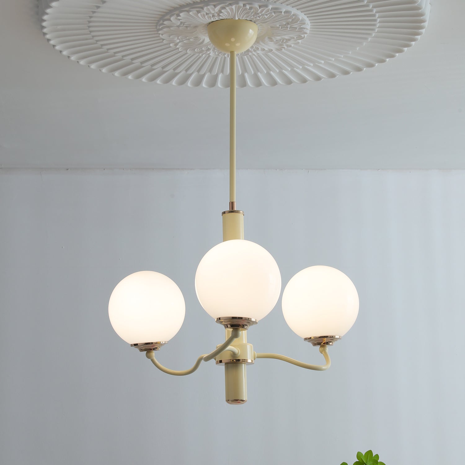 Retro White Bubble Globe Chandelier