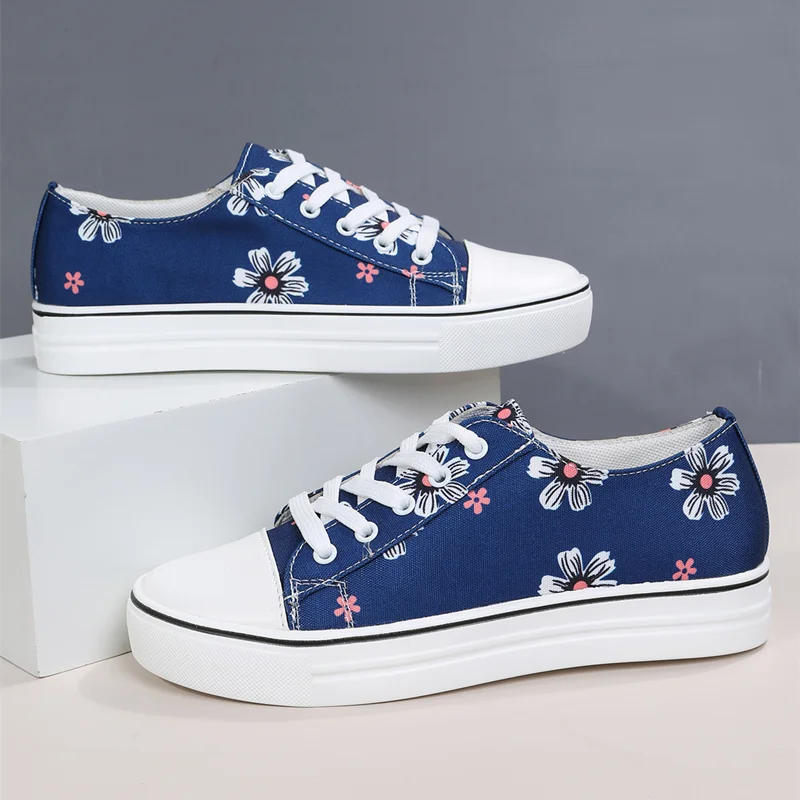 Qengg Canvas Shoes Women 2022 Trends Flat Vulcanized Shoes Blue Retro Idyllic Style Flowers Lace-Up Casual Skate Shoes Rubber Sole