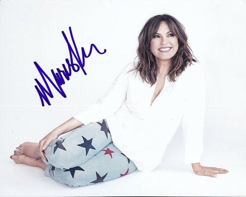 Mariska hargitay signed autographed Photo Poster painting