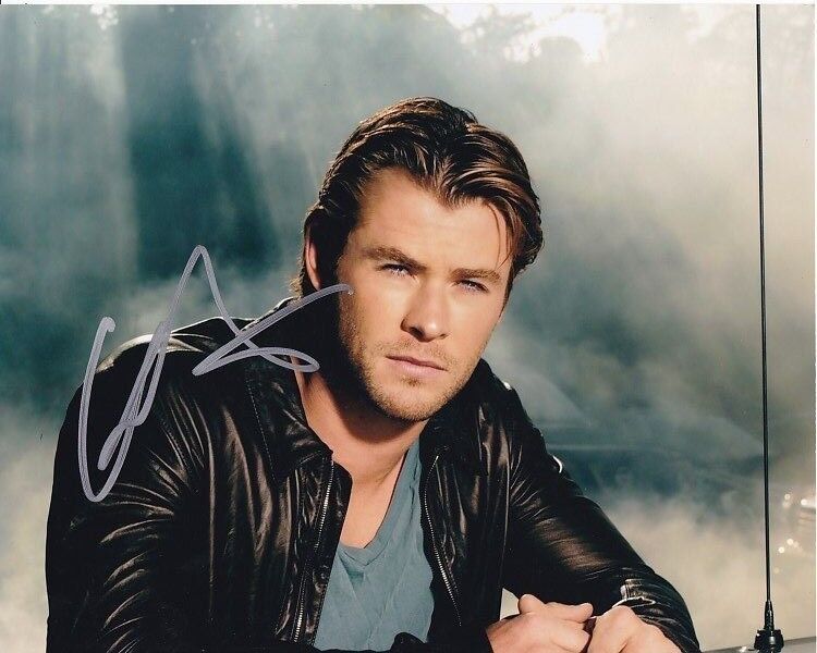 CHRIS HEMSWORTH Signed Autographed Photo Poster painting