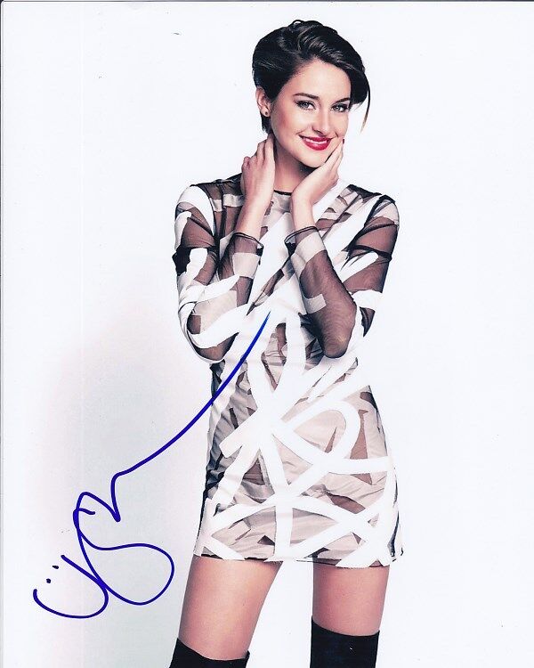 SHAILENE WOODLEY Signed Autographed Photo Poster painting