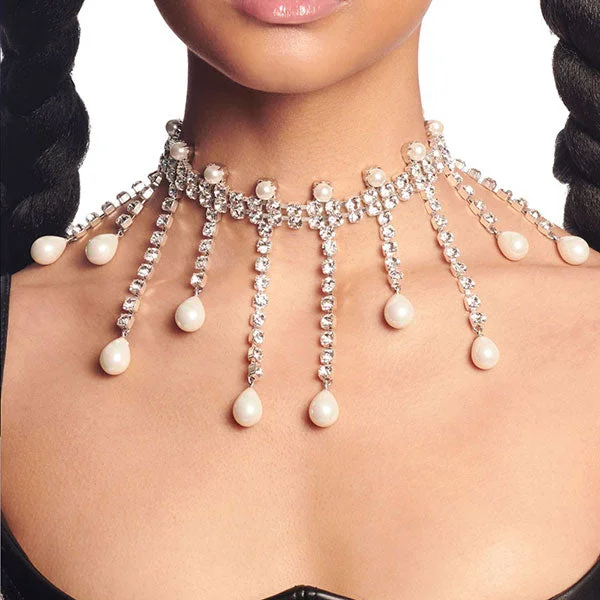 Rhinestone Luxe Faux Pearl Decor Necklace