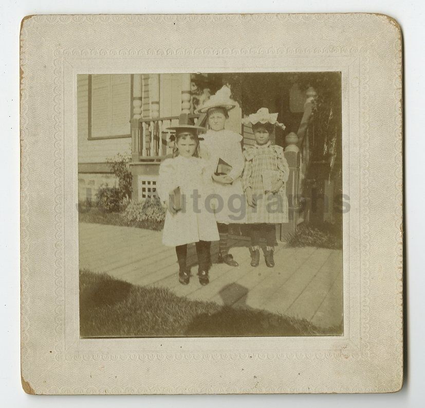 Early 20th Century Vernacular Photo Poster paintinggraphy - Mounted Photo Poster paintinggraph - Young Children