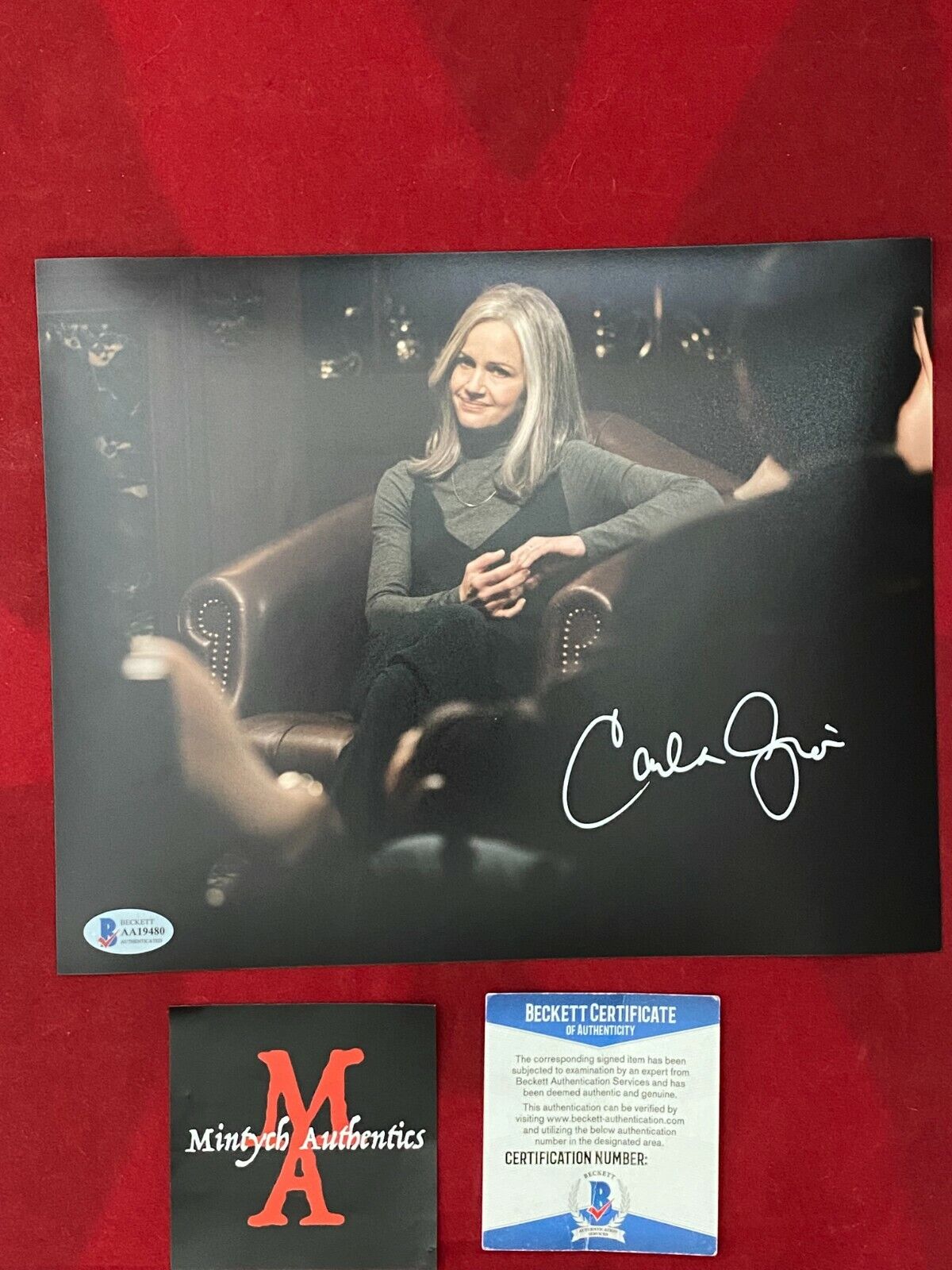 CARLA GUGINO AUTOGRAPHED SIGNED 8x10 Photo Poster painting! THE HAUNTING OF HILL HOUSE! BECKETT!