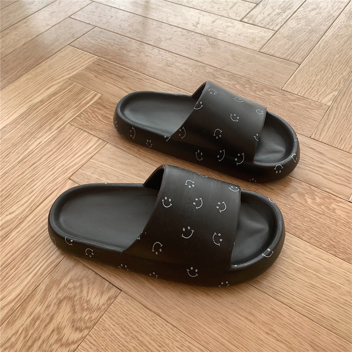 Smiling Thick-soled Slippers 