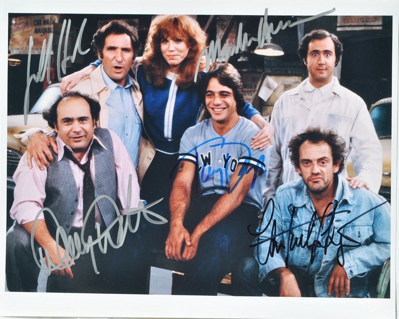 TAXI CAST SIGNED Photo Poster painting X5 Judd Hirsch, Christopher Lloyd, Marilu Henner, Danny DeVito, Tony Danza wcoa